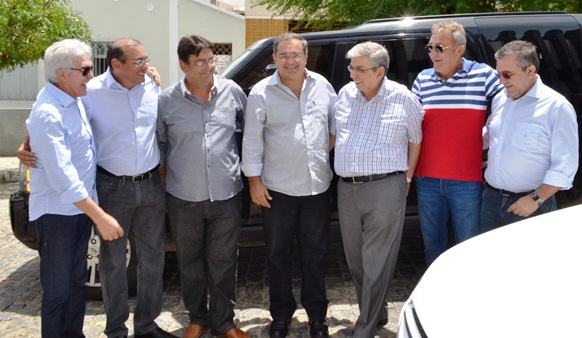 Garibaldi e João Maia sendo recebidos por prefeitos - Foto: Ilmo Gomes