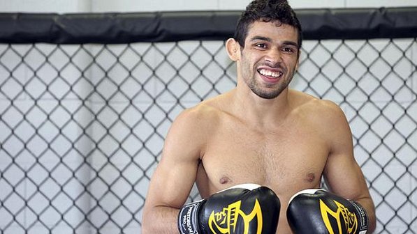Aos-24-anos-Renan-Barao-pode-ser-o-mais-novo-entre-os-brasileiros-campeoes-do-UFC-size-598