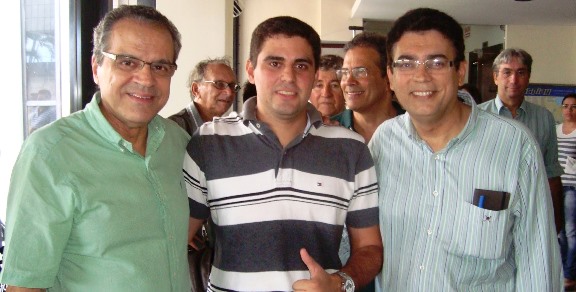 Poti (centro) ao lado do federal Henrique e do tio, ex-deputado Poti Júnior