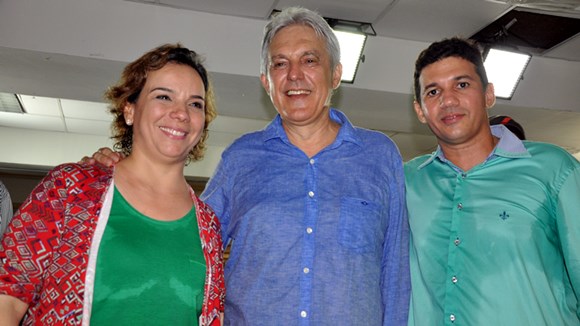 João Maia (PR) ao lado da chapa Larissa (PSB) e Alex Moacir (PMDB)