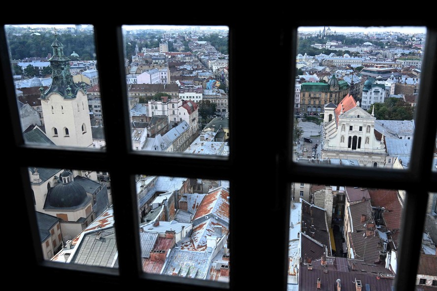 Vista do centro da cidade de Lviv, no oeste da Ucrânia: sob ataques frequentes