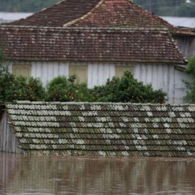 Cidade de Bom Retiro do Sul (RS) ficou debaixo d'água com fortes chuvas -  (crédito: Reuters)