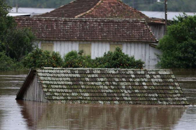 Cidade de Bom Retiro do Sul (RS) ficou debaixo d'água com fortes chuvas -  (crédito: Reuters)