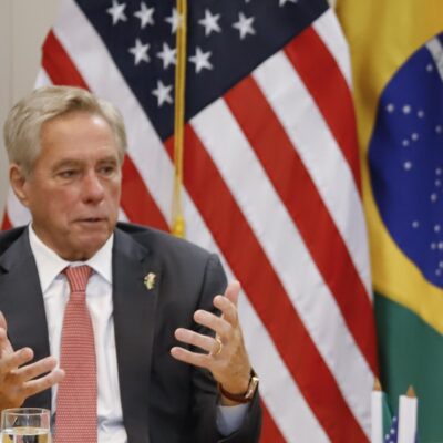 O embaixador americano David Thorne, conselheiro sênior no setor de clima, no consulado dos EUA em São Paulo