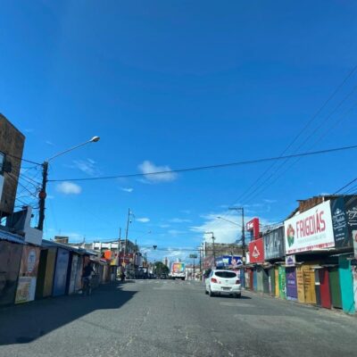 Comércio de rua ficará fechado no bairro do Alecrim, no dia 7 de setembro — Foto: Augusto César Gomes