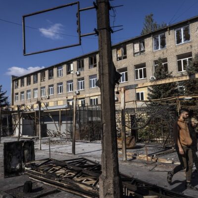 Mercado atingido por míssil em 6 de janeiro, na cidade ucraniana de Kostantinovka