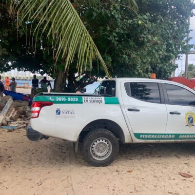 Ambulantes foram retirados praia da Redinha em agosto — Foto: Emerson Medeiros / Inter TV Cabugi