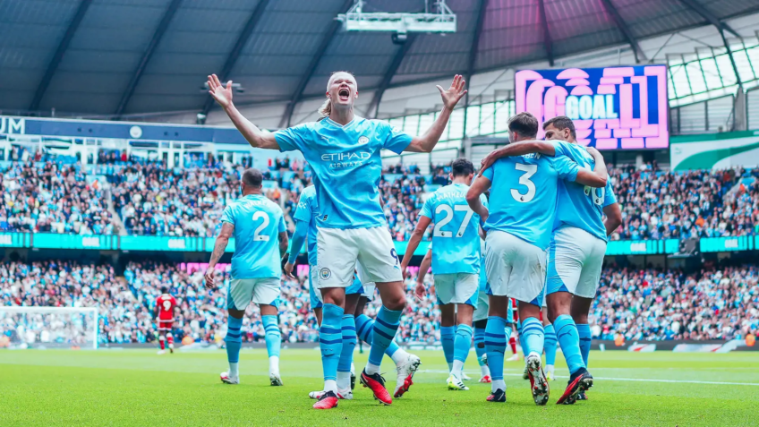 jogadores do Manchester City durante partida, em setembro de 2023