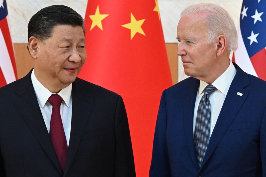 Presidentes da China, Xi Jinping, e dos EUA, Joe Biden, se encontram em Bali, Indonésia, durante cúpula do G20