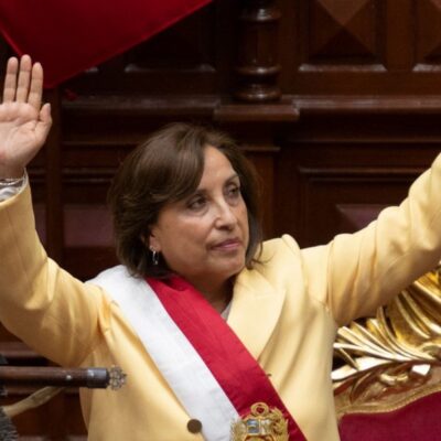 Nova presidente do Peru, Dina Boluarte, após ser empossada pelo Congresso