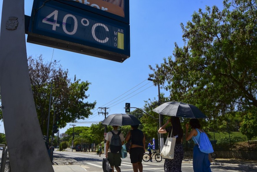 Termômetros marcam 40ºC na Vila Leopoldina na zona oeste de São Paulo