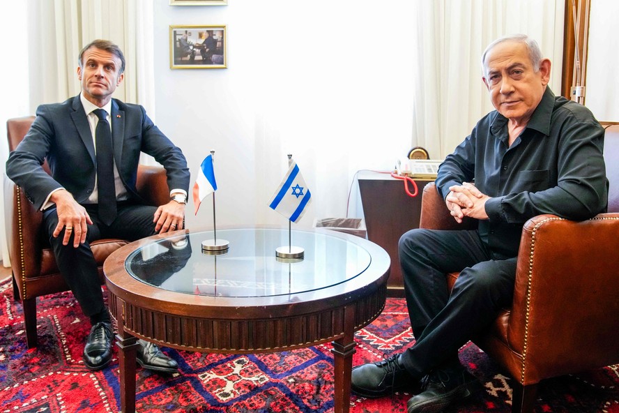 Emmanuel Macron com Benjamin Netanyahu