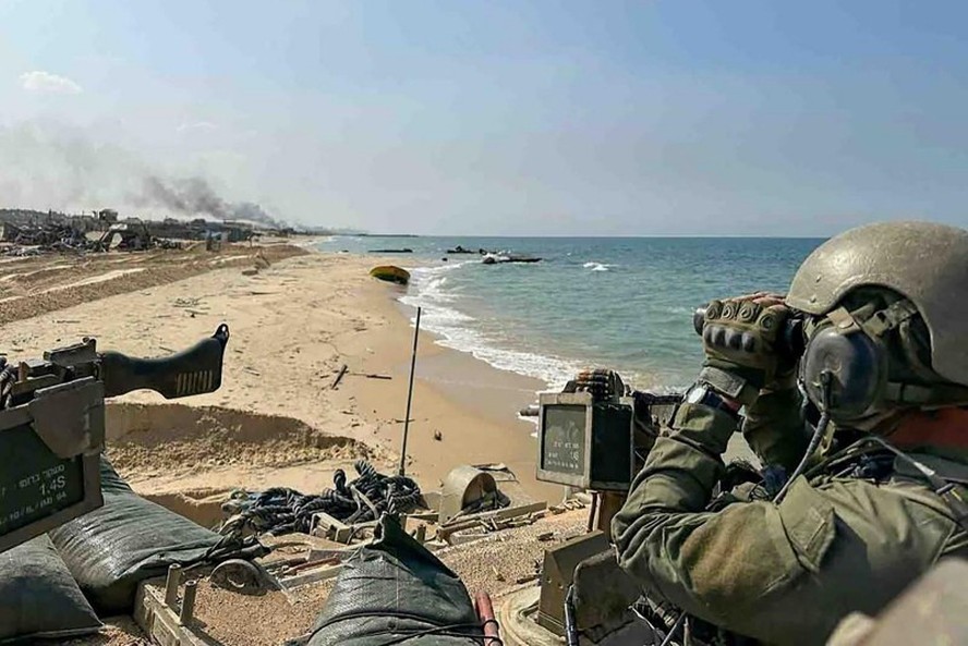 Soldados israelenses patrulham a Faixa de Gaza
