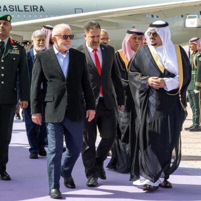 O presidente Luiz Inácio Lula da Silva durante passagem por Riad, na Arábia Saudita