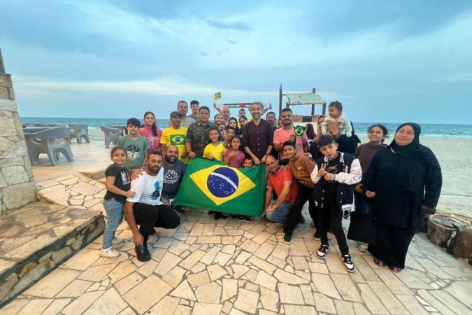 Brasileiros que estavam em gaza comemoram passagem para o Egito -  (crédito: redes sociais)