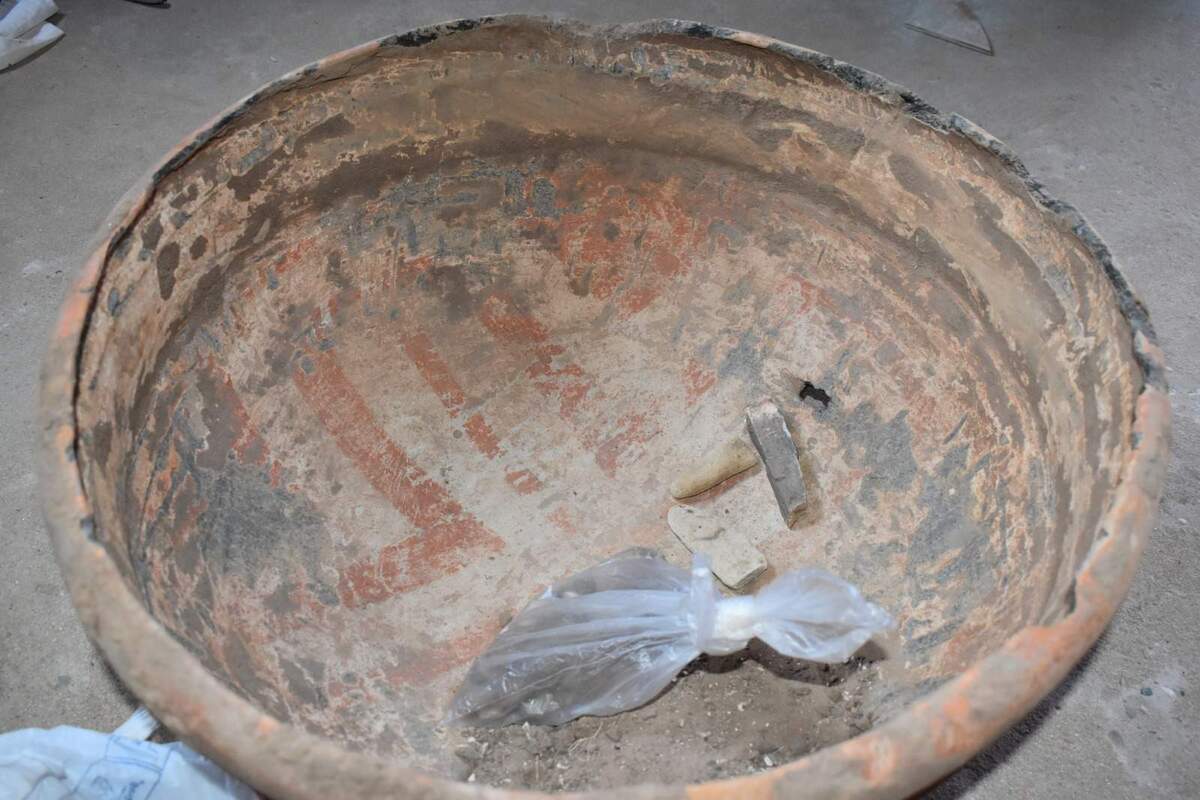 Pedreiros encontram urna funerária indígena durante obra no interior de Piauí. O objeto será estudado por pesquisadores da UFPI
 -  (crédito: Arquivo cedido ao Correio)