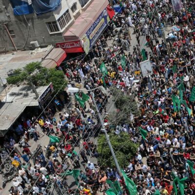 Apoiadores do Hamas comemoram nas ruas de Gaza após trégua no conflito com Israel