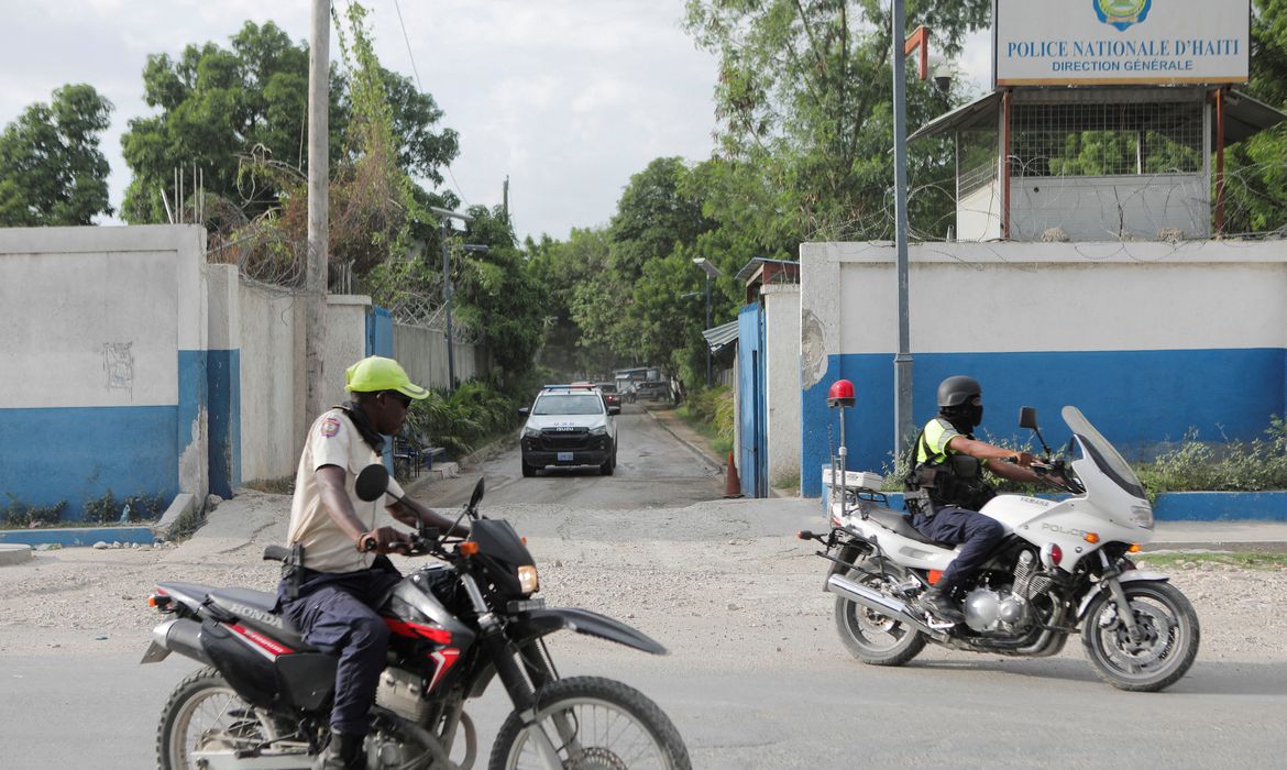 Policiais do Haiti escoltam comboio com delegação queniana em Porto Príncipe
21/08/2023
REUTERS/Ralph Tedy Erol