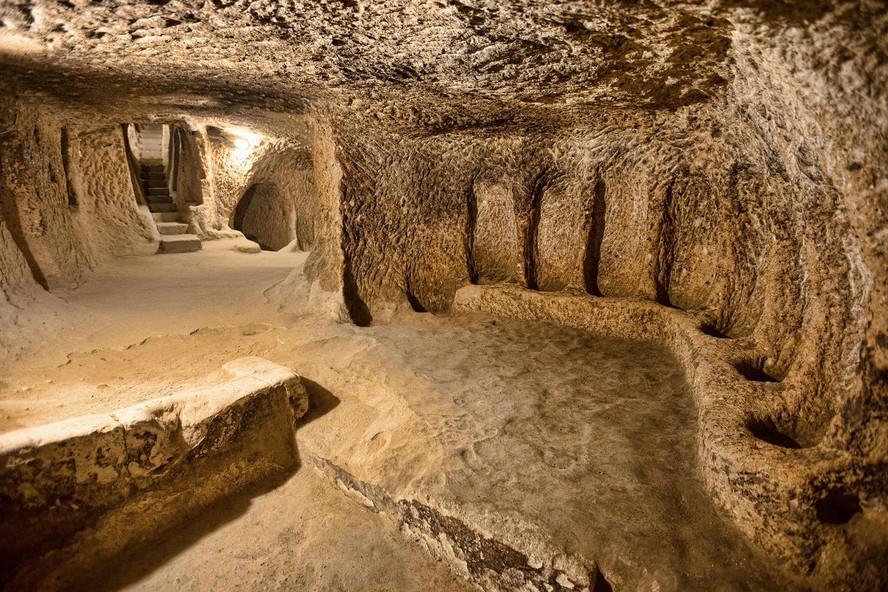 A mais de 85 metros de profundidade, a cidade de Derinkuyu, na Turquia, permaneceu ativa por milhares de anos