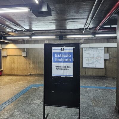 Estação Santa Cruz, da linha 1 (Azul) do metrô de São Paulo, amanheceu fechada por conta da greve nesta terça-feira