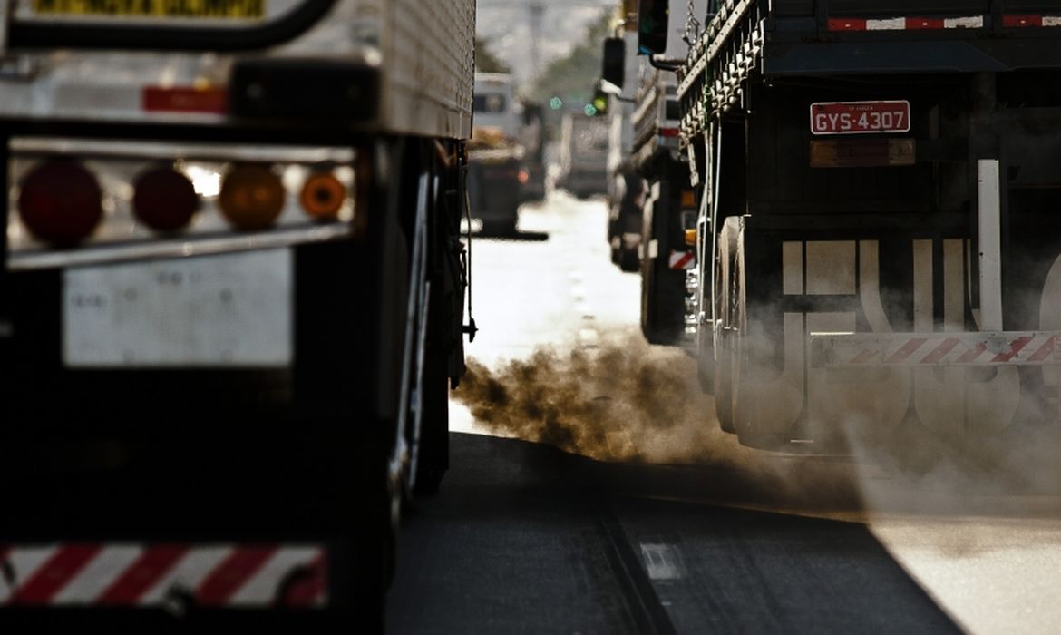 caminhões, poluição, Gases poluentes , trânsito