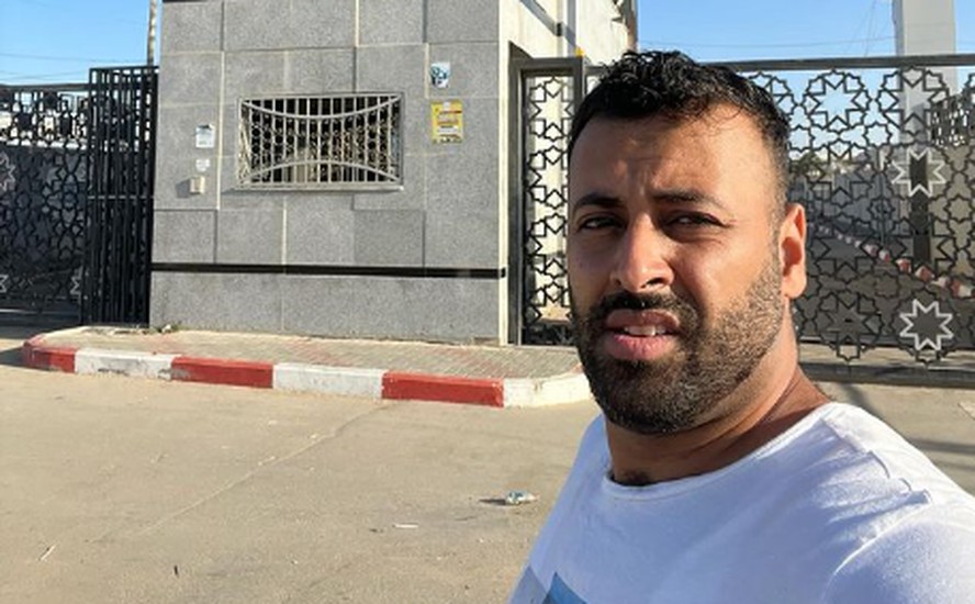 O palestino com cidadania brasileira Hasan Rabee, de 30 anos, aguarda na fronteira de Rafah para sair de Gaza