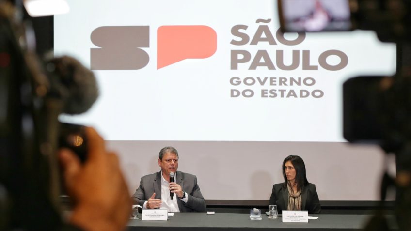 Tarcísio de Freitas diz que Estado de SP continuará como acionista majoritário da Sabesp depois de privatização