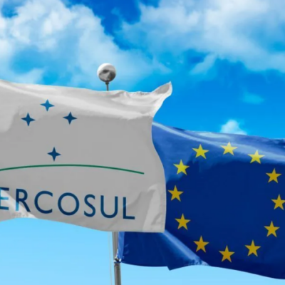 bandeiras da União Europeia e do Mercosul