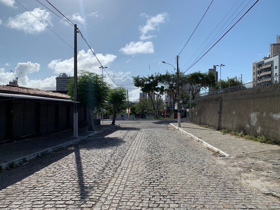 Assalto aconteceu em rua do bairro Ponta Negra, na noite de segunda-feira (20) — Foto: Gustavo Brendo/Inter TV Cabugi