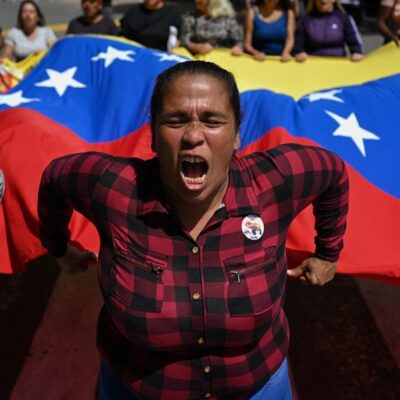 Defensores da incorporação do Essequibo à Venezuela participam de ato após votação