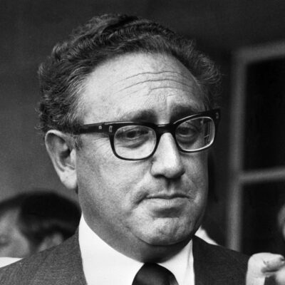 O secretário Henry Kissinger em visita a Tel Aviv, em março de 1974
