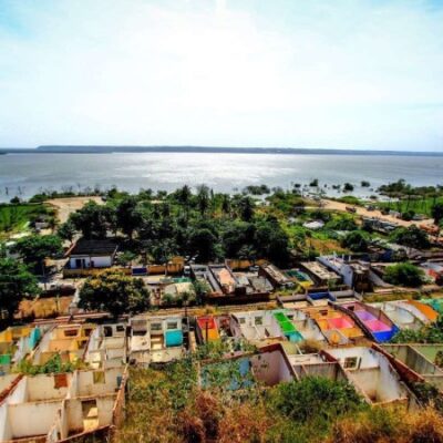 Vista da área evacuada pela Defesa Civil nas margens da lagoa Mundaú, em Maceió: bairros fantasmas  -  (crédito: Pei Fon/Estadão Conteúdo)