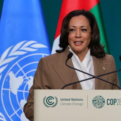 A vice-presidente Kama Harris durante discurso na COP28