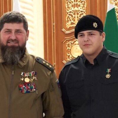 Líder checheno Ramzan Kadyrov e o filho, Adam Kadyrov