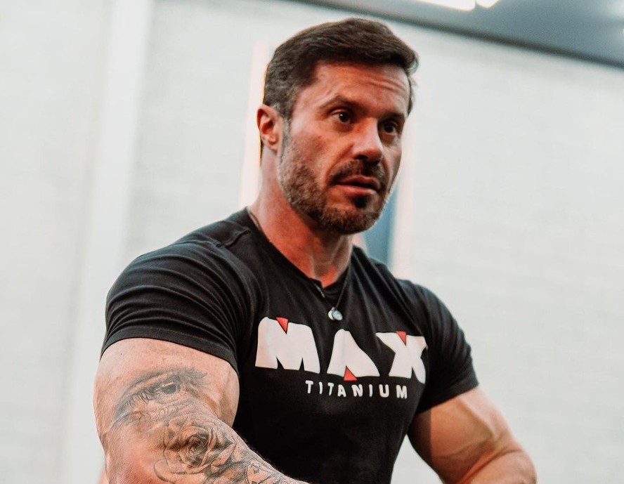 Influenciador fitness Renato Cariani é alvo da Polícia Federal