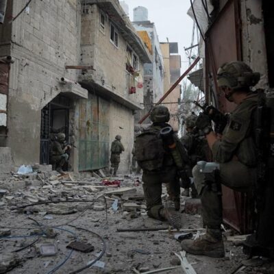 Soldados israelenses em ação em Khan Younis