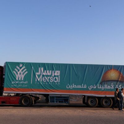 Caminhão da UNRWA na fronteira de Rafah entre Egito e Gaza
 30/11/2023    REUTERS/Mohamed Abd El Ghany