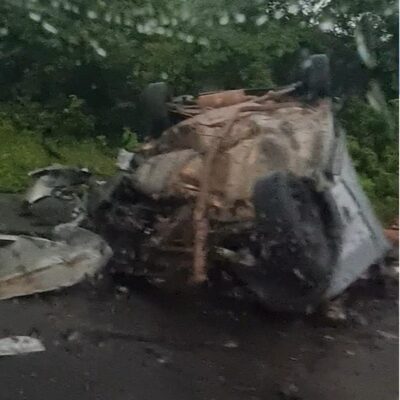 Carro ficou destruído após acidente na BR-226 — Foto: Redes sociais