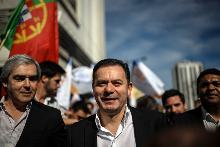 Luis Montenegro, líder do partido Aliança Democrática (AD), chega para um comício de campanha na Alameda, em Lisboa