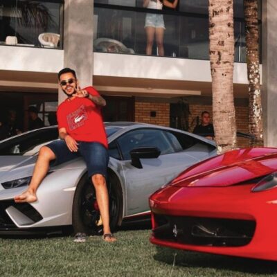 Klebim ostenta Lamborghini e Ferrari nas redes sociais