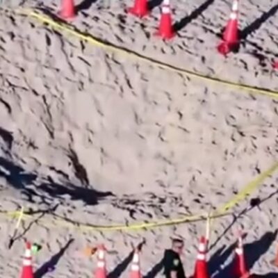 Menina fez buraco de areia em praia e morreu enterrada após estrutura colapsar