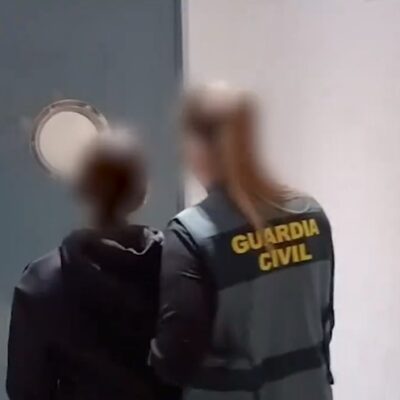 Mãe e padrasto são presos por forçar criança de 12 anos casar por R$ 17 mil na Espanha