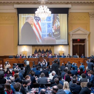 Comissão da Câmara recomenda acusação contra Trump por invasão do Capitólio