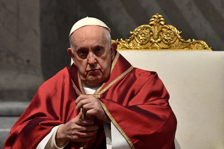 Papa Francisco presidindo a missa da Paixão de Cristo em 2023
