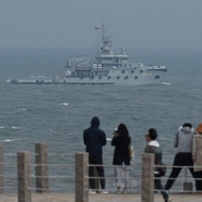 Navio da Marinha chinesa cruza pelo Estreito de Taiwan