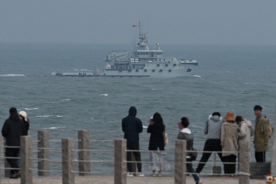 Navio da Marinha chinesa cruza pelo Estreito de Taiwan