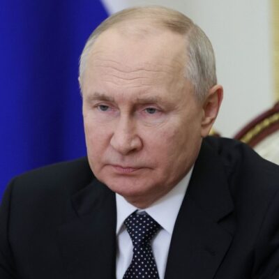 Putin preside uma reunião do Conselho de Segurança através de um link de vídeo em Moscou