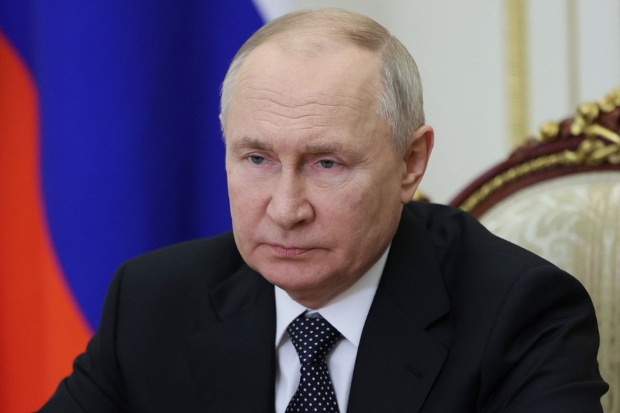 Putin preside uma reunião do Conselho de Segurança através de um link de vídeo em Moscou