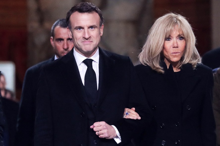 Presidente francês aparece ao lado da mulher, Brigitte Macron