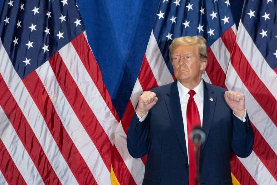 O candidato republicano e ex-presidente dos EUA, Donald Trump, durante comício em Virginia, EUA, no sábado